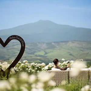 Podere Val D'orcia - Tuscany Equestrian Farm stay